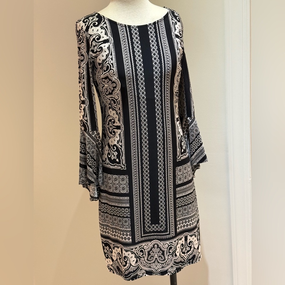 🎬I.N.C. Black & White lined Dress with long bell sleeves Size S machine washable